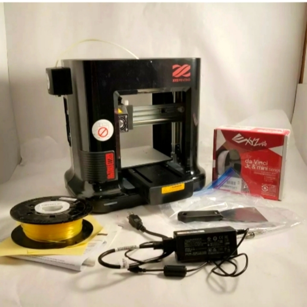 Da Vinci mini W+ 3D Printer 3FM3WXUS02H w/ Power Adapter + Extra Sealed Filament